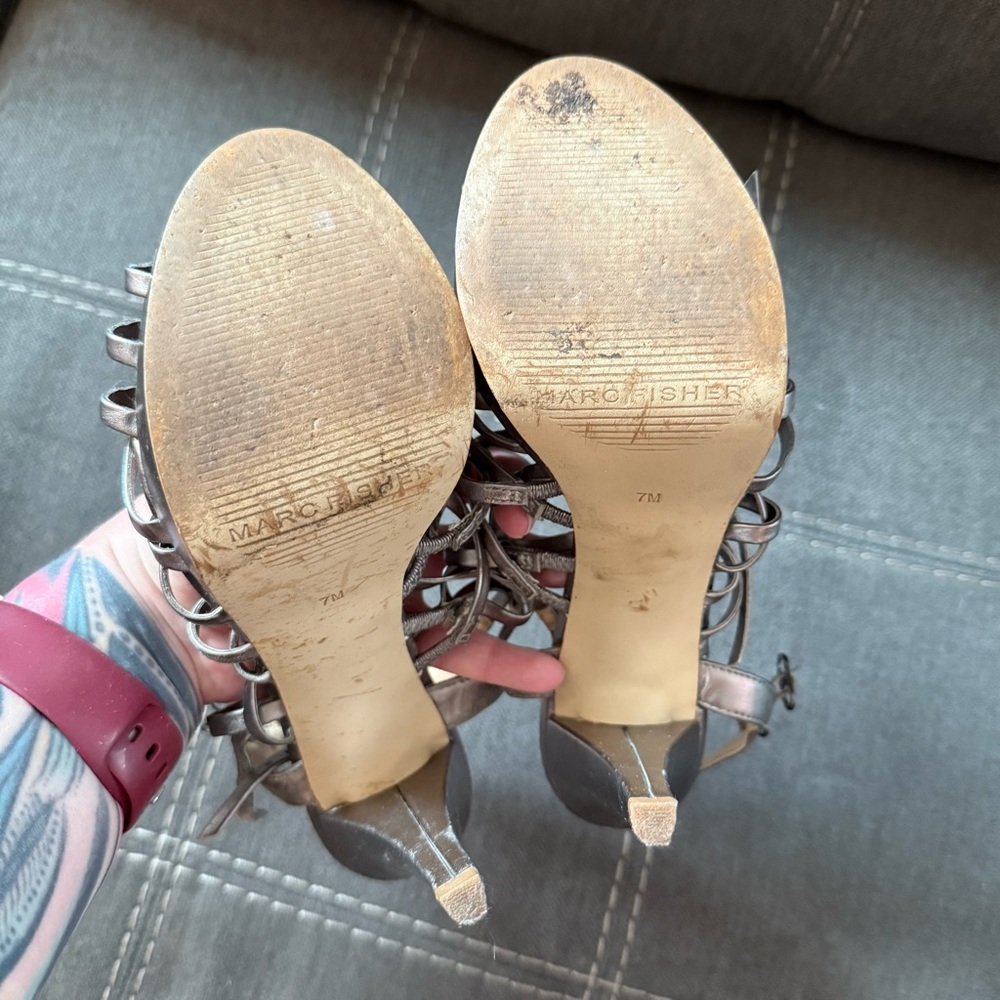 🌈5/$25 BUNDLE! Marc Fisher strap studded heels size 7 - Picture 7 of 7